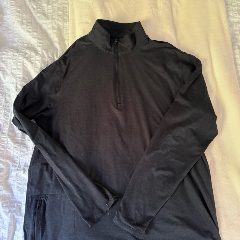 Men’s Navy Vuori quarter zip